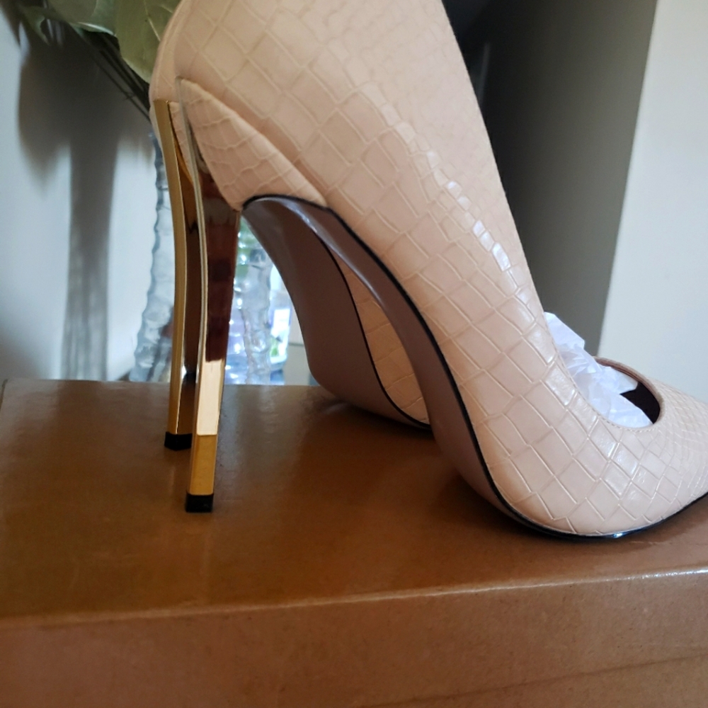 STILL AVAILABLE Gold PumP size 13 narrow from #ONLYMAKER
